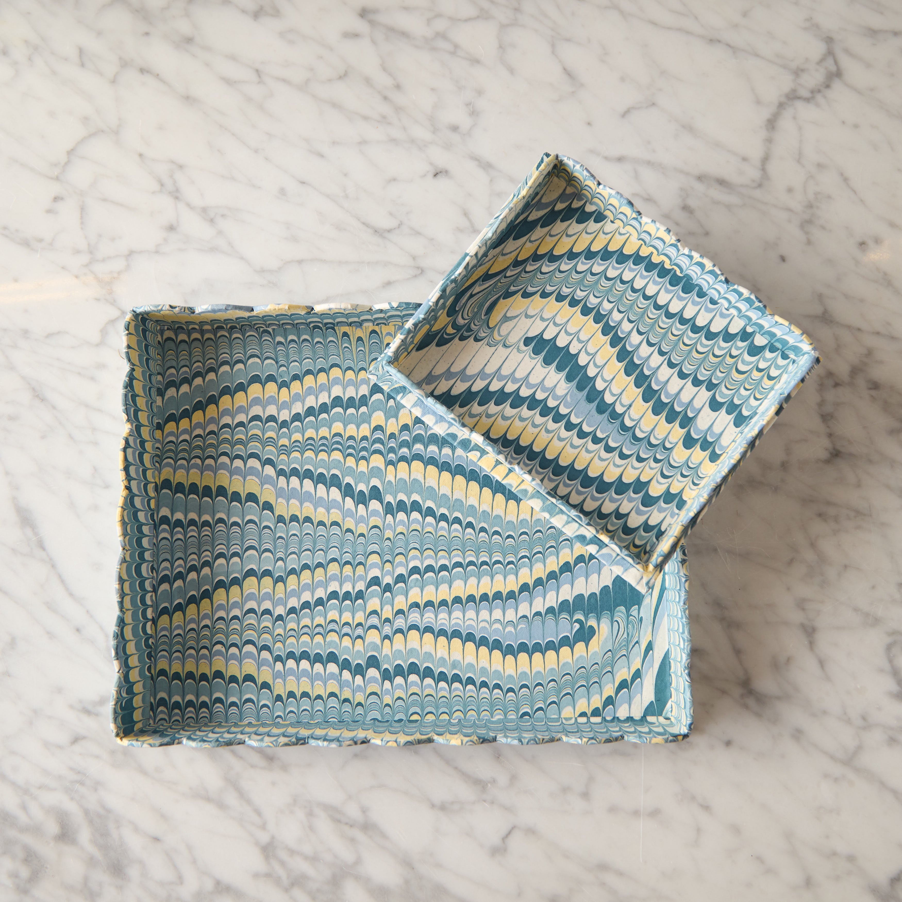 Marbled Scalloped Tray Set, Light Blue & Lemon