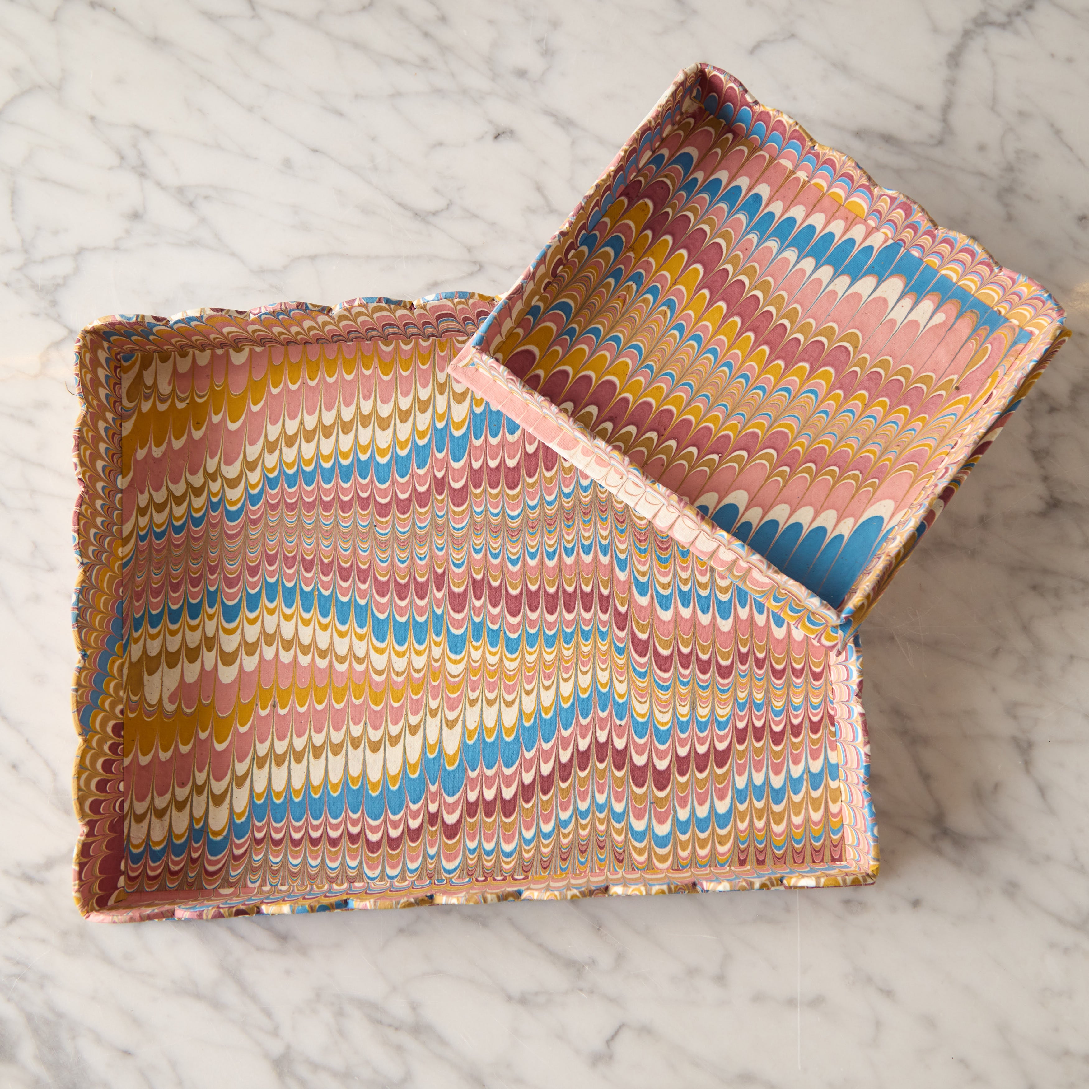 Marbled Scalloped Tray Set, Peach